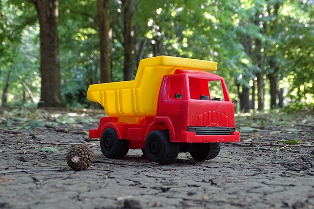 nákladní automobil hračka