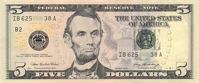 5 dolarů s Lincolnem