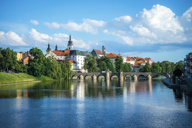 město Písek s řekou Otavou